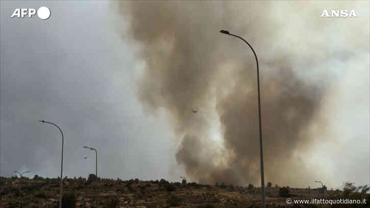 Incendi a Gerusalemme, una nuvola di fumo copre il paesaggio: le immagini