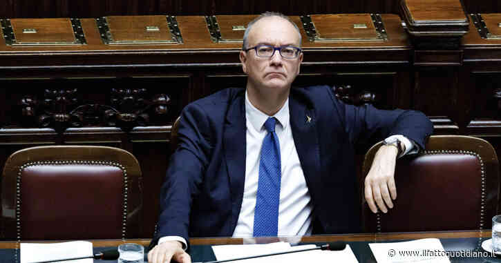 “Valditara strizza l’occhio alla crociata anti-lgbt”: dubbi e critiche sulla richiesta del consenso dei genitori per l’educazione sessuale a scuola