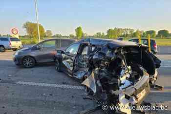 Kettingbotsing met zes voertuigen op E34 in Zwijndrecht
