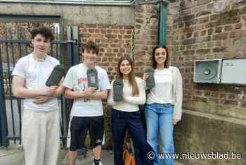 Schooldirectie staat na jaar nog altijd achter smartphoneverbod: “Leerlingen spelen en praten weer met elkaar”