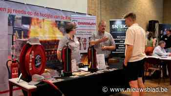 Honderden bezoekers ontmoeten lokale werkgevers uit verschillende sectoren tijdens jobevent