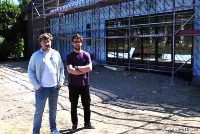 Maarten (32) en Jonas (31) gaan brasserie ’t Brugwachtershuisje aan Mirabrug uitbaten: “Lightversie van onze Bar Coupé”