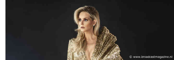 Chantal Janzen geeft punten namens Nederland bij het Eurovisie Songfestival