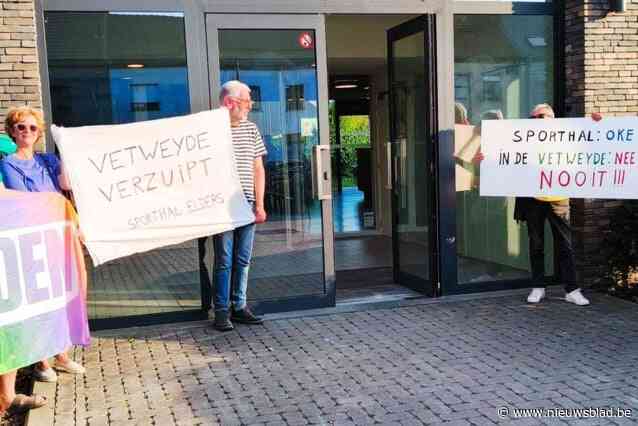 Bouw zal jaar duren, oppositiepartij Groen protesteert en vindt project te megalomaan: plannen voor nieuwe sporthal en jeugdlokalen toegelicht