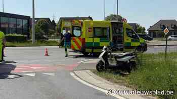 Moeder en dochter op bromfiets gewond bij aanrijding met auto in Wijnegem