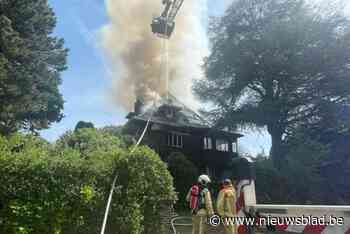 Uitslaande brand in leegstaande villa: politie vraagt omwonenden om ramen en deuren dicht te houden