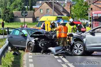 Twee gewonden na aanrijding tussen twee wagens in Ingelmunster: één slachtoffer zwaargewond