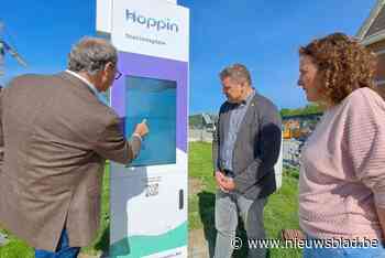 Digitale infozuil op stationsplein moet leven van reizigers makkelijker maken: “Realtime info over bus, trein en ander vervoer”