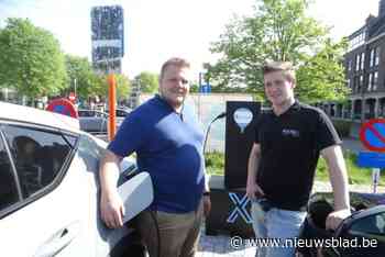Broers Jan (28) en Juul (23) ontwikkelen mobiele laadpaal: “Ideaal voor op evenementen zoals bedrijfsfeestjes of festivals”