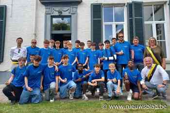 Kampioenen U15 van SKV Overmere in de bloemen gezet