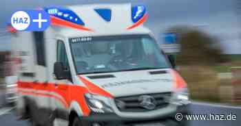 Plötzlich die Straße überquert: Autofahrer rammt Radfahrer in Hannover