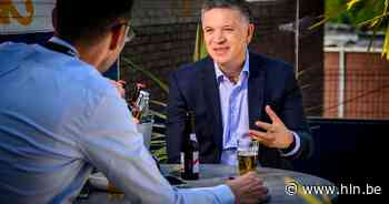 CEO van ‘ons’ AB InBev geeft zeldzaam interview aan HLN: “Cafés zijn goed voor je gezondheid”