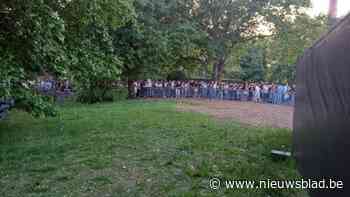 Tot 2 uur aanschuiven om binnen te geraken: praesesverkiezingen in Diepenbeek lokt massa volk