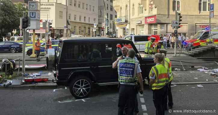Germania, auto sulla folla a Stoccarda: 8 feriti, 3 gravi. Fermato un 42enne. Polizia: “Per ora no prove di attacco”