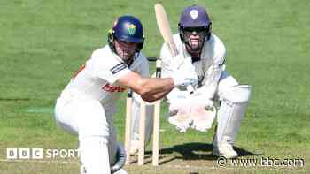 Glamorgan graft to solid total against  Derbyshire