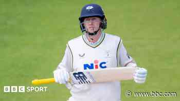 Yorkshire hit back against Bears as wickets tumble