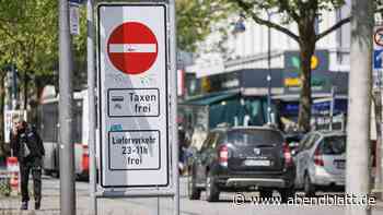 Illegal: Pkw fahren oft durch diese Einkaufsstraße – kurioser Grund