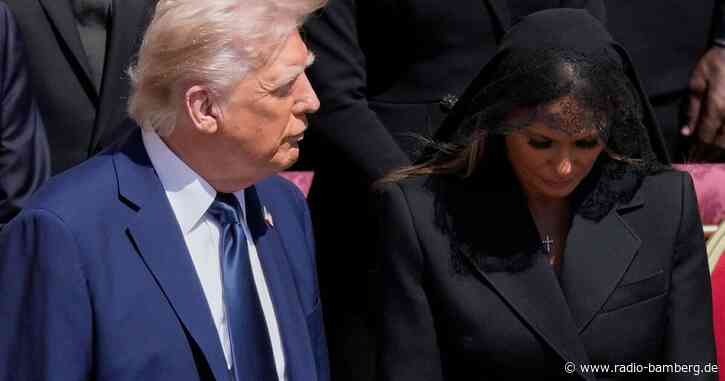 Trump verbreitet Bild von sich als Papst