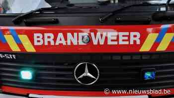 Tafel met kaarsen vat vuur in kapel in Opglabbeek