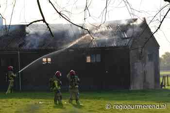 Grote schuurbrand bij veehouderij Middenbeemster