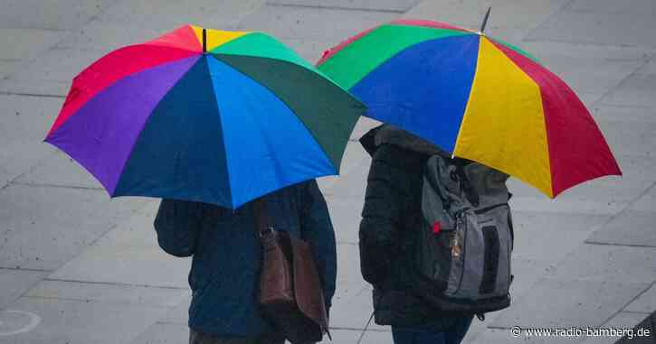 Kühle Temperaturen, Starkregen und Gewitter im Freistaat