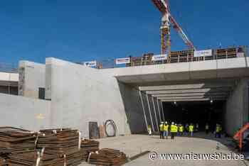 Eerste deel Scheldetunnel komt boven water in Zeebrugge