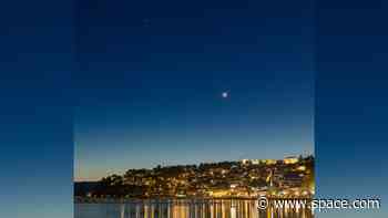Astrophotographer captures the moon and Jupiter suspended above one of Europe's oldest lakes (photo)