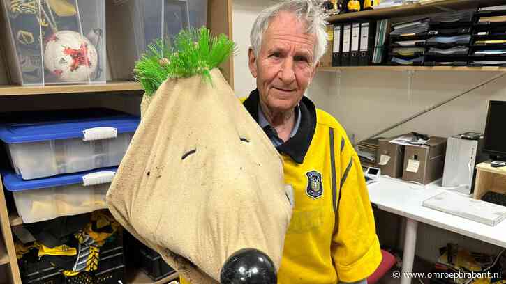 Cees (81) kruipt nog één keer in rol als mascotte Harrie NAC