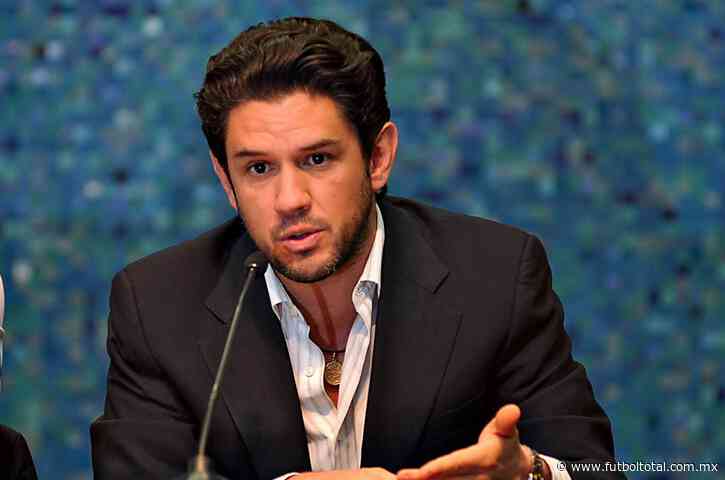 Alejandro Irarragorri emprende la huida ante problemas legales