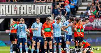 Dirk Proper naar ziekenhuis afgevoerd na harde botsing; NEC-speler bij kennis en maakt het goed