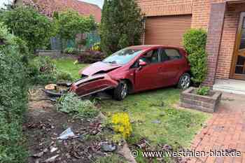 Fahranfänger landet mit Auto in Vorgarten