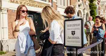 Voor Amsterdamse terrassen sta je tegenwoordig in de rij: ‘Het is net als in de Efteling’