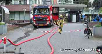 Appartementencomplex deels ontruimd in Wehl wegens keukenbrand, vrouw van balkon gered