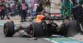 Frustrerende sprintrace voor Max Verstappen: Nederlander krijgt in chaos tijdstraf en valt buiten de punten