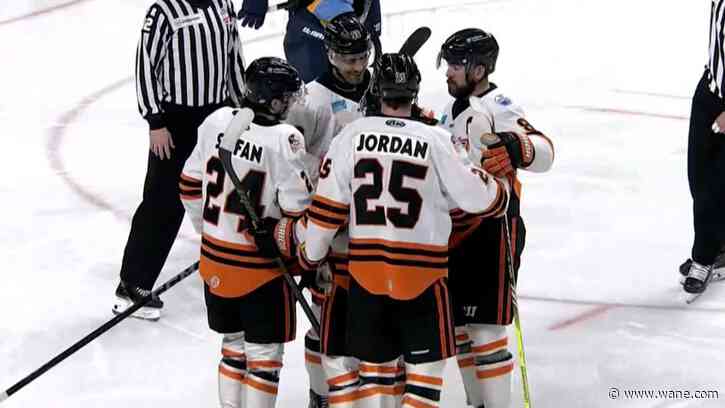 Komets wallop Walleye 6-1, tying series at 1-1