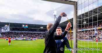 Opmerkelijk moment in Almelo: Heracles en Feyenoord trappen later af omdat lat te laag ligt