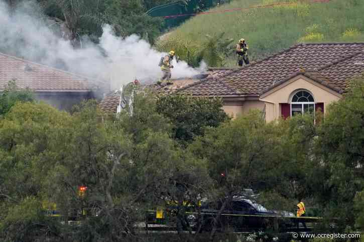 2 people and 1 dog killed when small plane crashes into 2 Simi Valley homes
