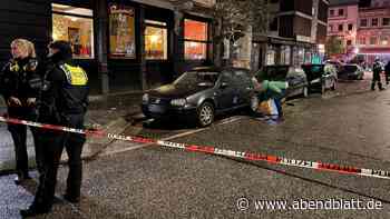 Explosion auf dem Kiez: Frau wird verletzt, Autos beschädigt