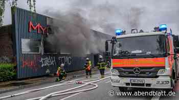 Autowerkstatt in Wandsbek in Flammen, eine Person verletzt