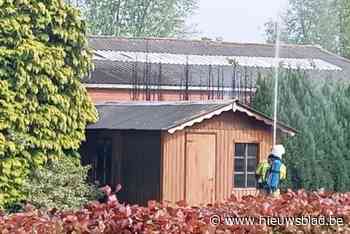 Brandweer snelt naar schildersatelier voor haagbrand