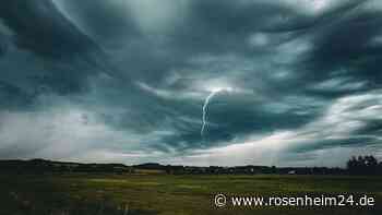 Zwei Deutsche in Tschechien von Blitz getroffen: Sie suchten wohl Schutz unter Baum