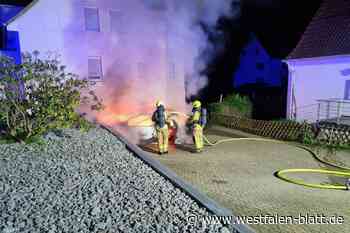 Feuerwehr löscht Pkw-Brand am Osterbach in Bad Oeynhausen