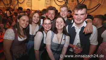 Garchinger feiern ausgelassen das große Volksfest-Finale am Samstagabend (3. Mai)