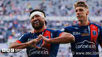 Hull KR hammer Salford to extend lead at top