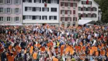Landsgemeinde beschliesst drei autofreie Sonntage am Klöntalersee