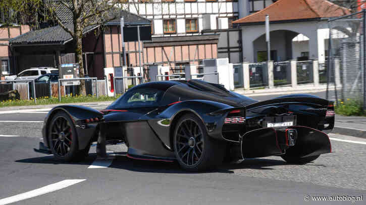 Arabier met Valkyrie bezoekt de JUISTE Europese bestemming