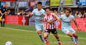 LIVE eredivisie | FC Twente hard op weg naar drie punten na wereldgoal Sadílek en treffer topscorer Sem Steijn tegen zijn vader Maurice