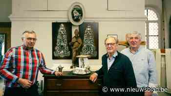 Kerkschatten krijgen nieuwe thuis in voormalige juwelierszaak: “Nu staan mooie kelken en kazuifels achter slot en grendel”