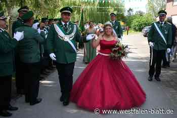 Volle Schützenhalle und großer Festumzug