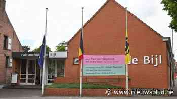 Gemeente Zoersel hangt vlaggen halfstok en legt rouwregister in de Bijl ter ere van Paul Van Hoeydonck